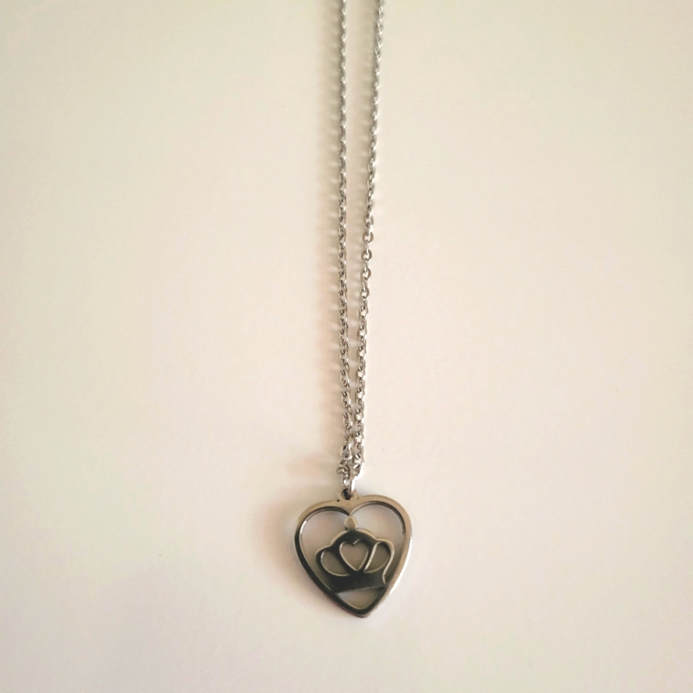 NWT Heart Crown Silver Necklace